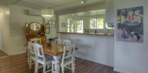 River-Oaks-diningroom-kitchen1-1170x578