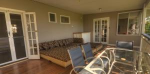 River-Oaks-front-veranda1-1170x578